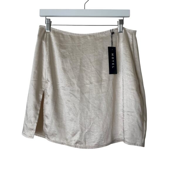 Motel Satin Mini Skirt With Slit Shenka Skirt Size Medium in Cream - Picture 1 of 8
